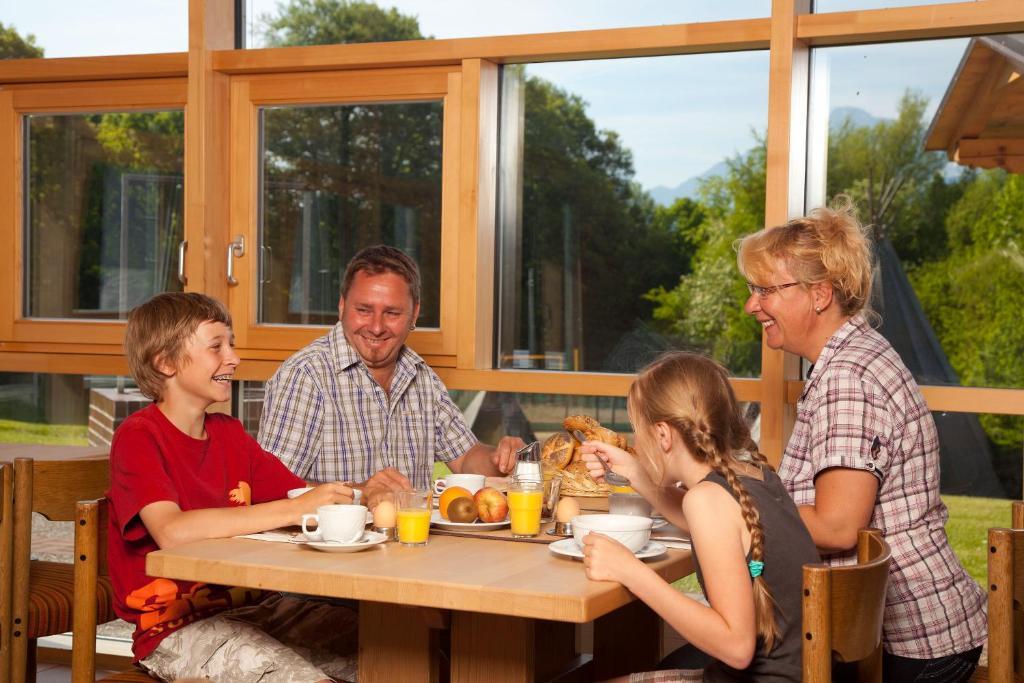 Haus Chiemgau - Kolping-Familienhotel Teisendorf Exterior foto