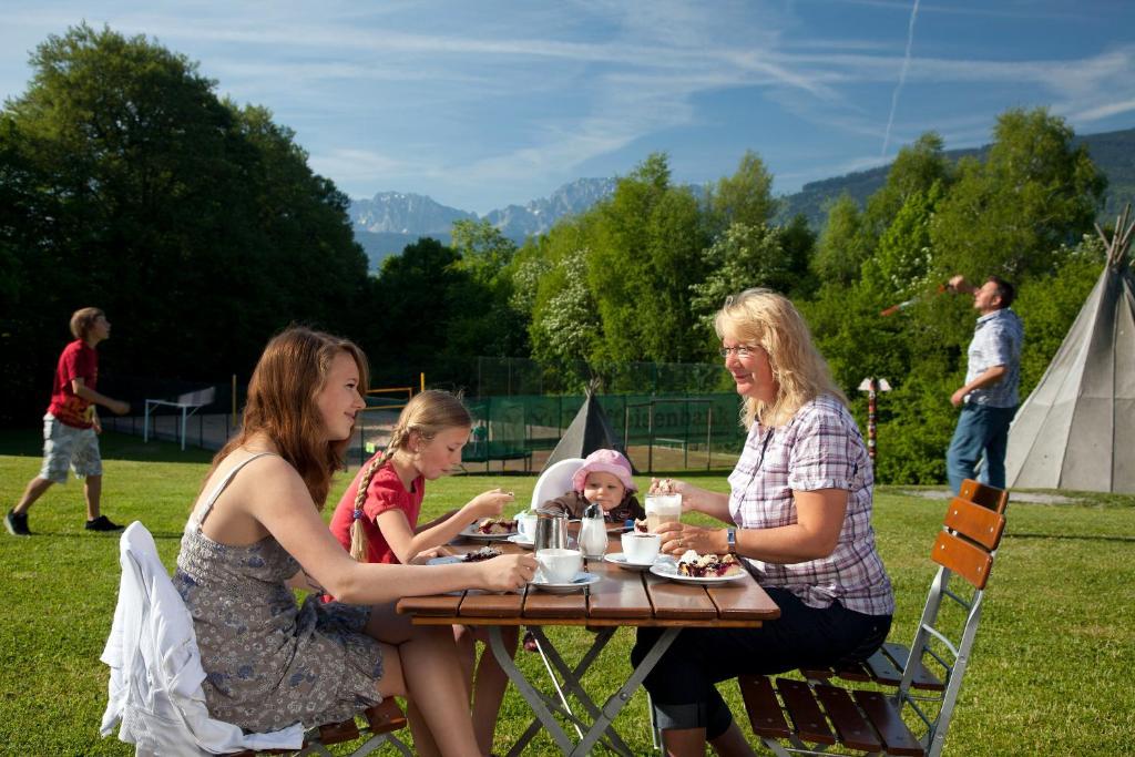Haus Chiemgau - Kolping-Familienhotel Teisendorf Exterior foto